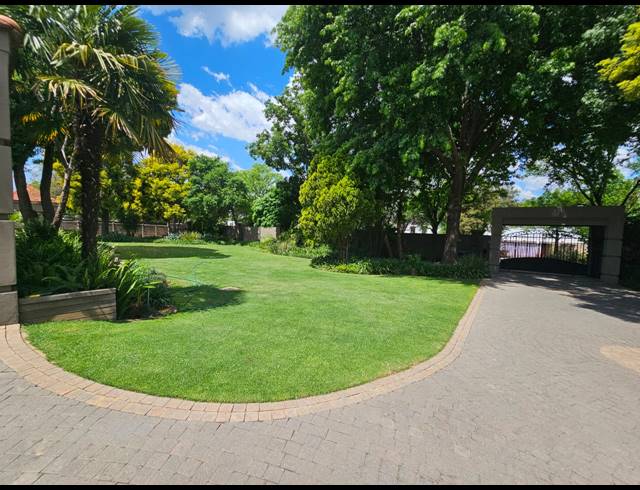4 BEDROOM HOUSE FOR SALE IN VANDERBIJLPARK SW 5